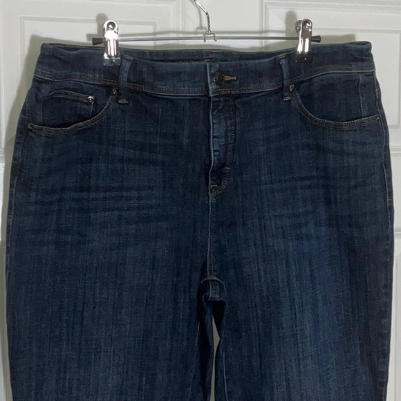 Chico’s So Slimming Girlfriend Crop, EUC - Picture 2 of 11